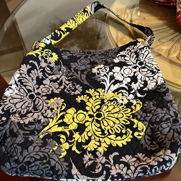 Vera Bradley!! 5 pocketbooks close out SALE!! Until September 29th.  Bundle sale - Picture 6 of 6